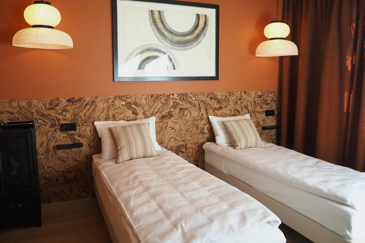 Dodatkowa sypialnia z dwoma łóżkami